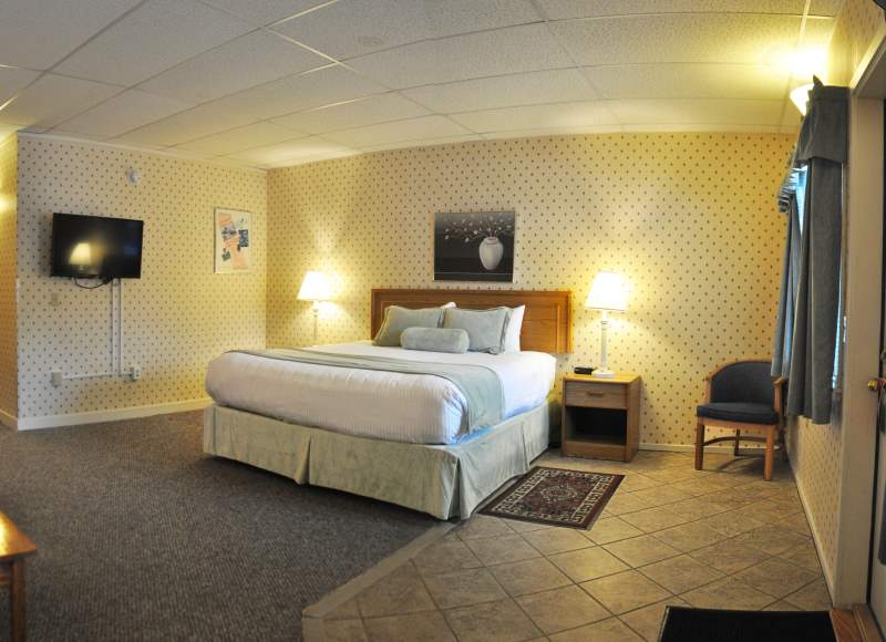 Spacious king bed suite at Attitash Motel and Suites, Bartlett, New Hampshire